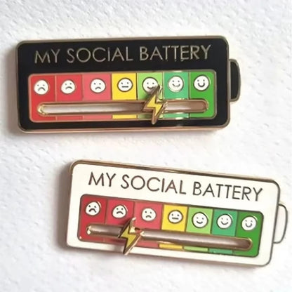 Pins y broches de metal para expresión de humor, con diseño de batería social. Divertidos accesorios para ropa de hombre y mujer, ideales para regalo.