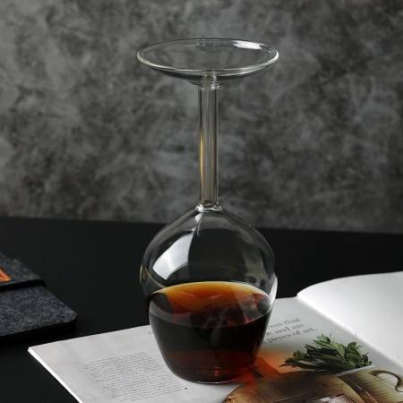 Copa de vino invertida vidrio decorativa