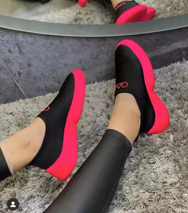 Zapatilla dama negra suela colores