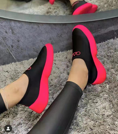 Zapatilla dama negra suela colores