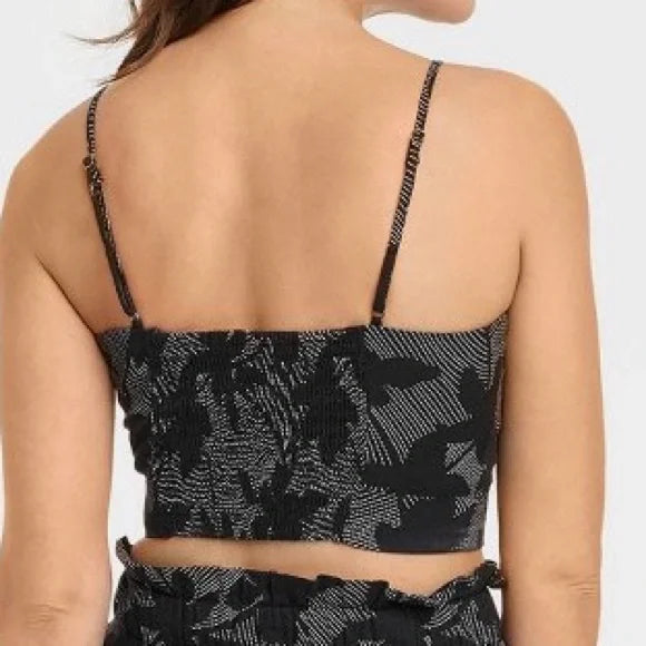 Musculosa dama Universal Thread crop top palmeras