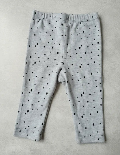 Pantalon niña tipo calza pintitas negras