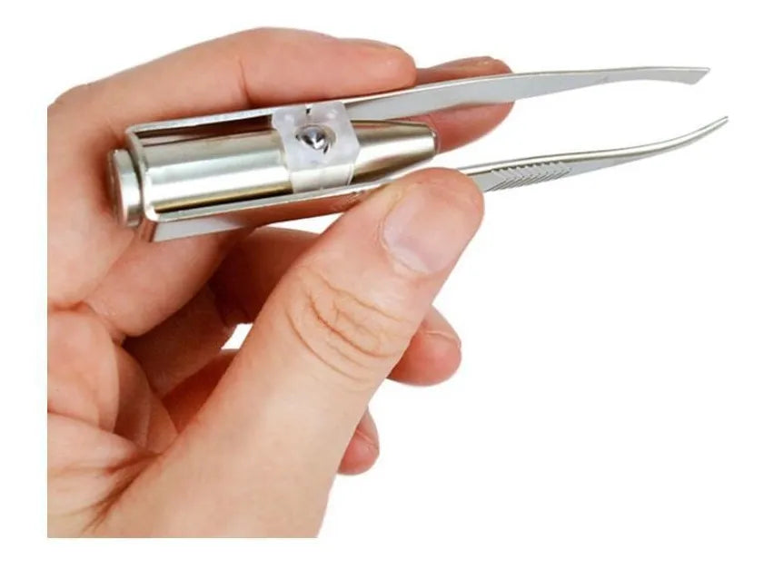 Pinza de cejas con luz 