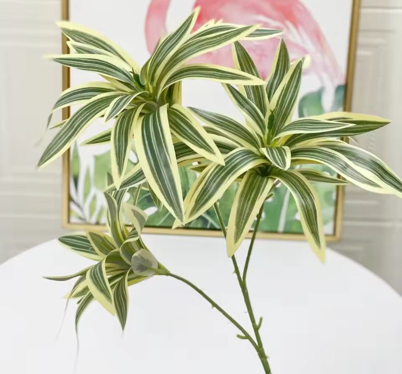 Planta sintetica con estilo palmera