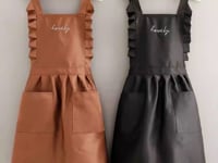 Video de Delantal liso con 2 bolsillos al frente 