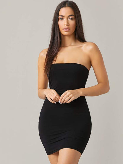 Vestido dama al cuerpo strapless liso