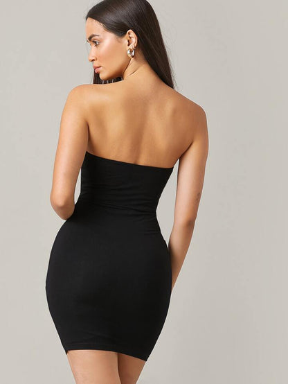 Vestido dama al cuerpo strapless liso